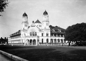 Description: Berkas:COLLECTIE TROPENMUSEUM Het hoofdkantoor van de Nederlandsch-Indische Spoorweg Maatschappij (NIS) in Semarang TMnr 10032316.jpg